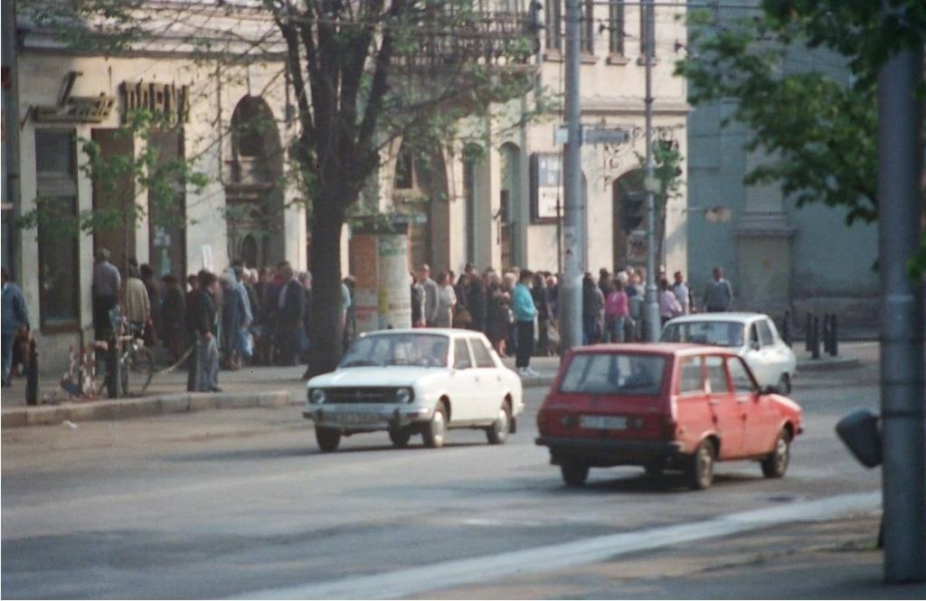 Amintiri din comunism! Clujul, pe vremea cozilor interminabile la alimente