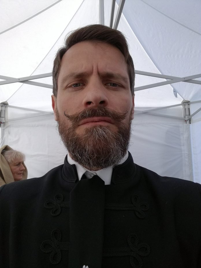 Actor cunoscut cu apariții în multe reclame TV, arestat ca violator în serie