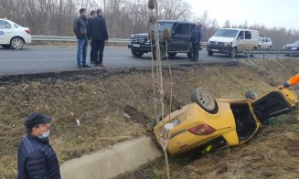 Mașină răsturnată-n șanț pe Vâlcele-Apahida. O femeie a fost rănită