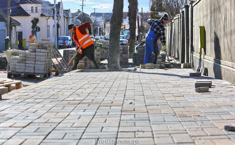 Se lucrează de zor pe o arteră importantă din Turda. Primarul anunță că nicio stradă nu va rămâne neasfaltată