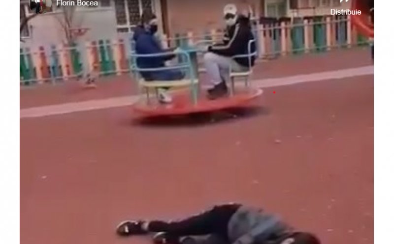 Mega scandal în parc. Un bărbat a lovit fără milă un alt copil pentru că se certa cu fiul său