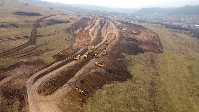 Se lucrează în forță la Autostrada Transilvania pe dealurile de lângă Cluj-Napoca: „Incredibil! Acum o săptămână nu era nimeni aici”
