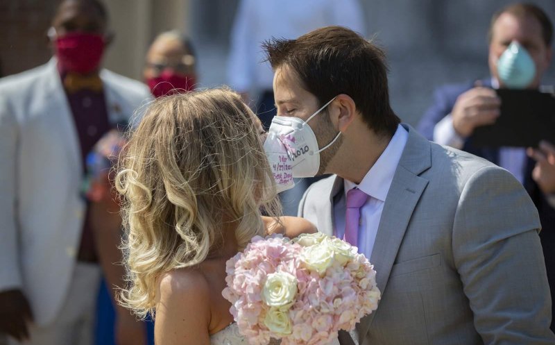 Pandemia nu face casă bună cu nunțile. O singură cununie este programată  la Câmpia Turzii în luna îndrăgostiților