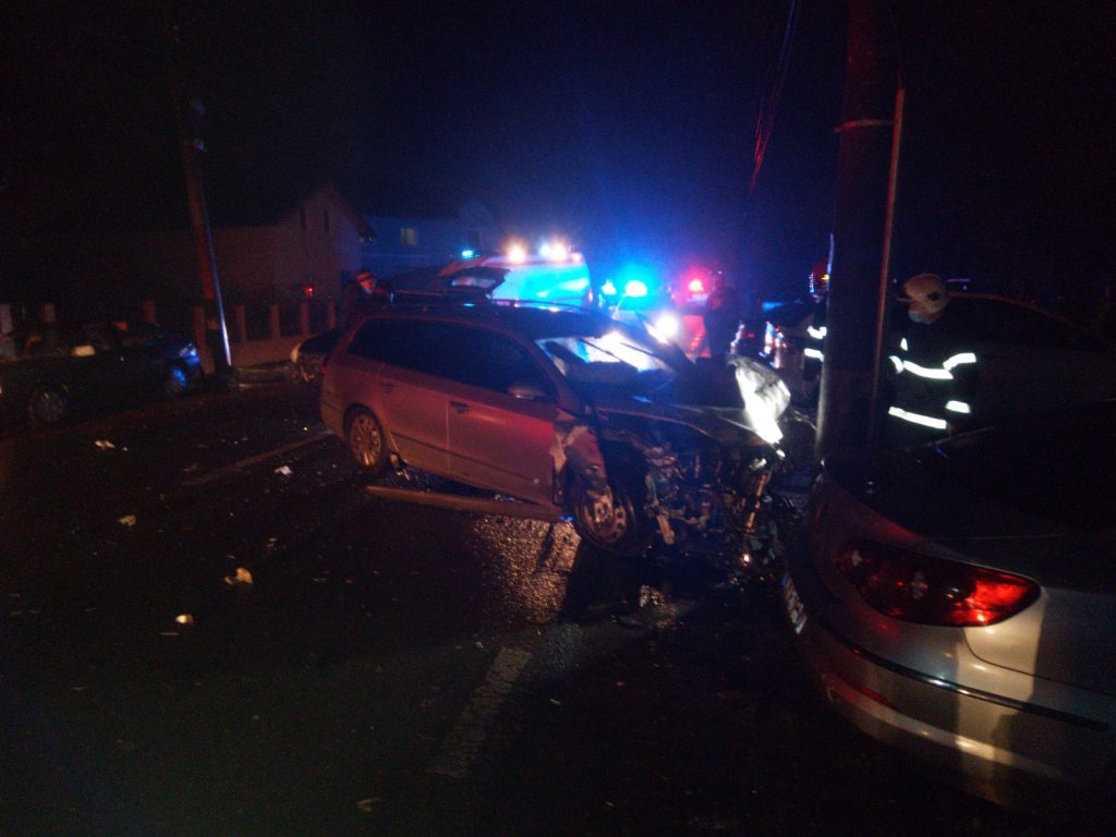 ACCIDENT în Cluj! Au rupt stâlpii de electricitate în urma impactului