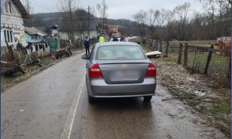 Copil de trei ani, spulberat de mașină în timp ce traversa un drum din Cluj. Șoferul era băut