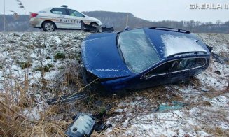 Impact violent în Cluj, mașină răsturnată pe câmp