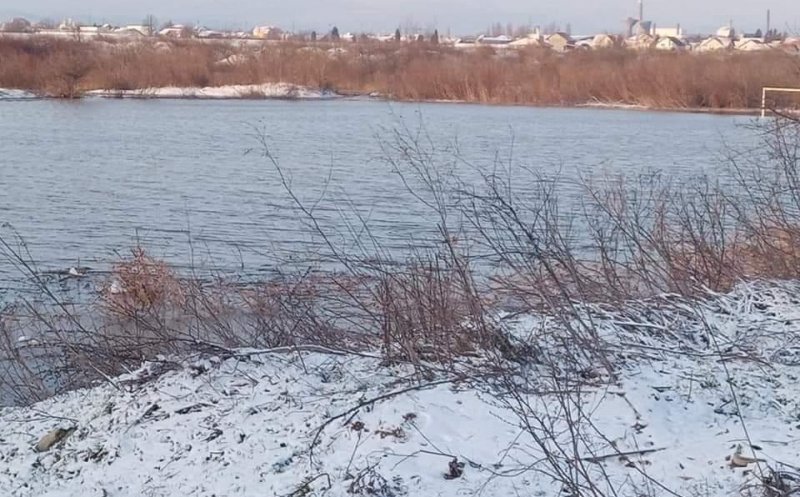 Localnicii unei comune din Cluj trăiesc cu spaima în suflet, după ce râul Arieș a ieșit din matcă
