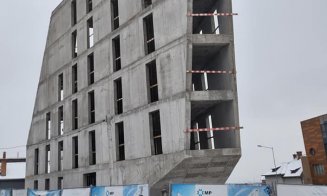 După hotelul bizar de pe Avram Iancu, o nouă construcție din Cluj este dezbătută intens pe Facebook.  "Am numit-o sicriul de beton nr.2! “