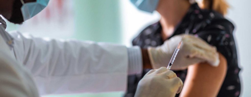 Peste 30.000 de clujeni vaccinați deja în etapa a doua a campaniei