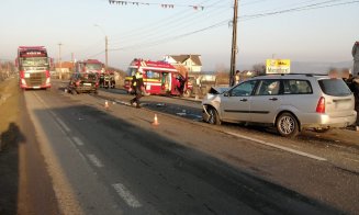 Accident grav lângă Dej. Trei persoane rănite/ Trafic blocat