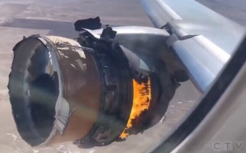 Probleme pentru Boeing: toate navele rămân la sol, după ce motorul unui avion a luat foc în zbor. "Zgomot înfiorător, o bubuitură"