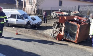 Accident Cluj: O Dacie a răsturnat un tractor