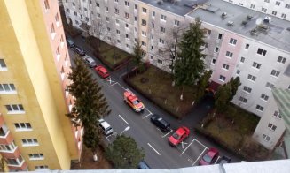 Cluj: Intervenție într-un bloc de locuințe. Un tânăr s-a închis în apartament și nu deschide ușa