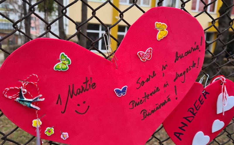 PRIMĂVARA, întâmpinată într-un mod inedit de elevii unei școli din Cluj. "Bucură-te de acest anotimp!"