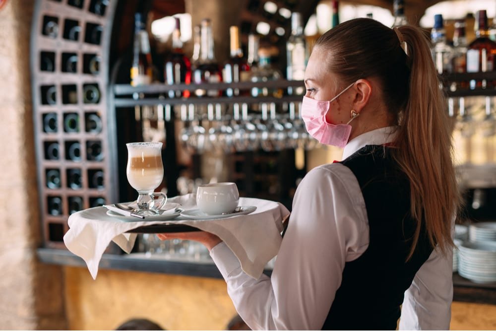 Vecinii României care au redeschis restaurantele şi cafenelele