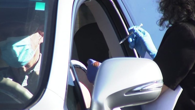 Centre de tip "drive-thru", pentru etapa a treia a campaniei de vaccinare anti-COVID