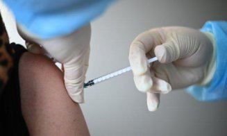 O femeie a murit de hemoragie cerebrală la trei zile după vaccinul anti-COVID