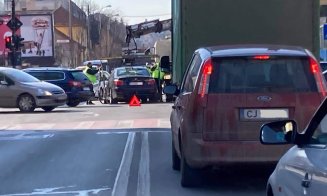 Accident în intersecția București cu Paris. Un șofer a intrat pe roșu