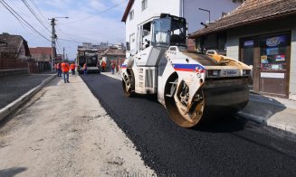 Vești bune pentru turdeni. S-a turnat asfalt pe strada Amurgului