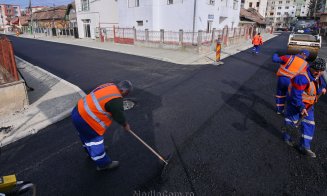 S-a turnat asfaltul pe strada Amurgului din Turda