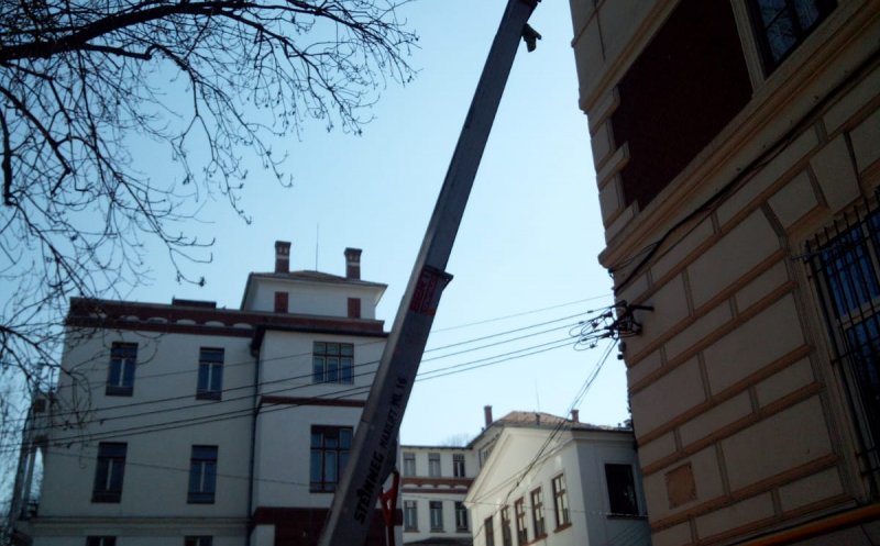 Muncitori căzuți de la înălțime, de pe clădirea Facultății de Geografie