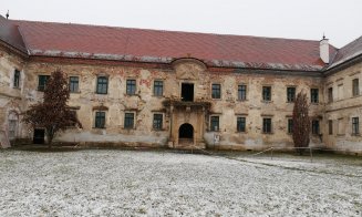 Ferestre pe Castelul Banffy, după aproape 80 de ani!