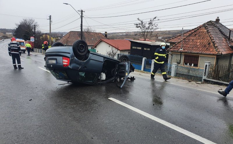 Mașină cu roțile-n sus pe Cluj - Turda. Trafic blocat