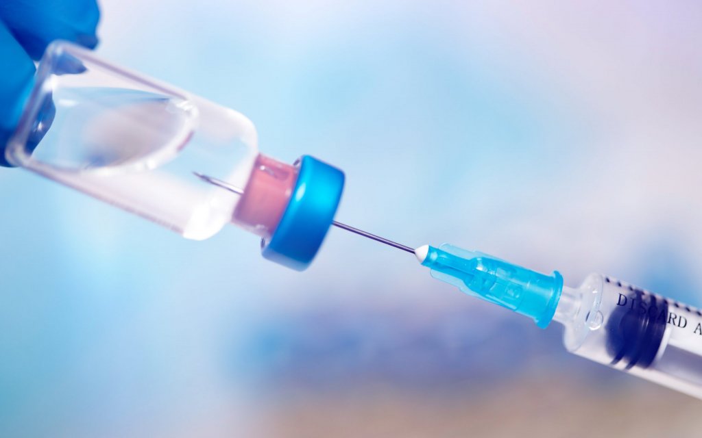 Când poate primi a doua doză de vaccin cineva care refuză rapelul cu serul AstraZeneca