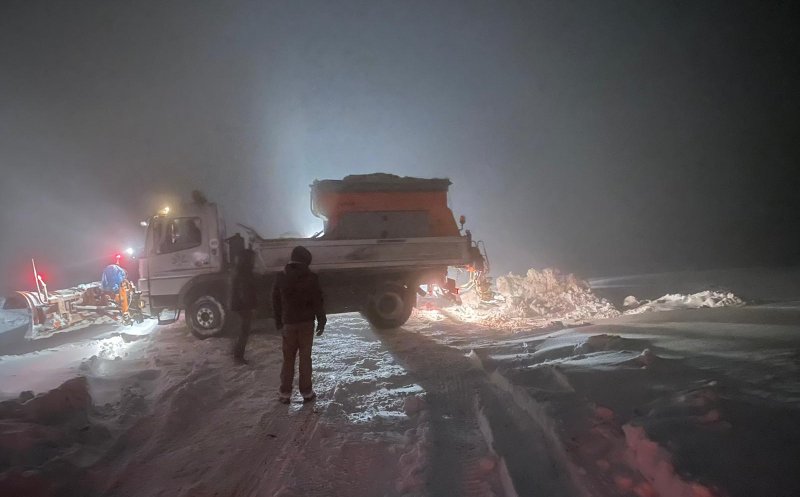 Iarnă în toată regula în zona de munte din Cluj. Voluntarii Rescue 4x4 au avut program încărcat
