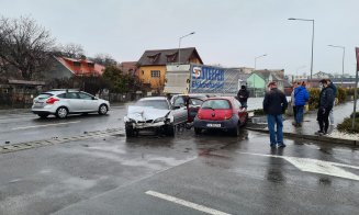 Accident cu trei mașini pe Calea Baciului. Două persoane au ajuns la spital