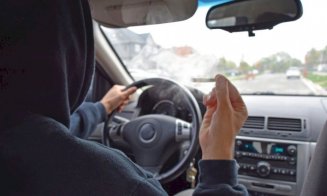 Doi tineri, prinși drogați la volan în Cluj
