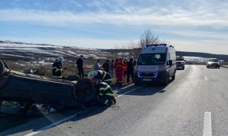 Mașină răsturnată pe Cluj - Turda. A intervenit SMURD-ul