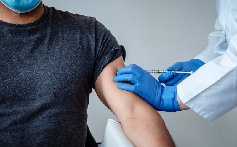 Nou efect advers după vaccinarea cu Pfizer. S-a solicitat un studiu urgent