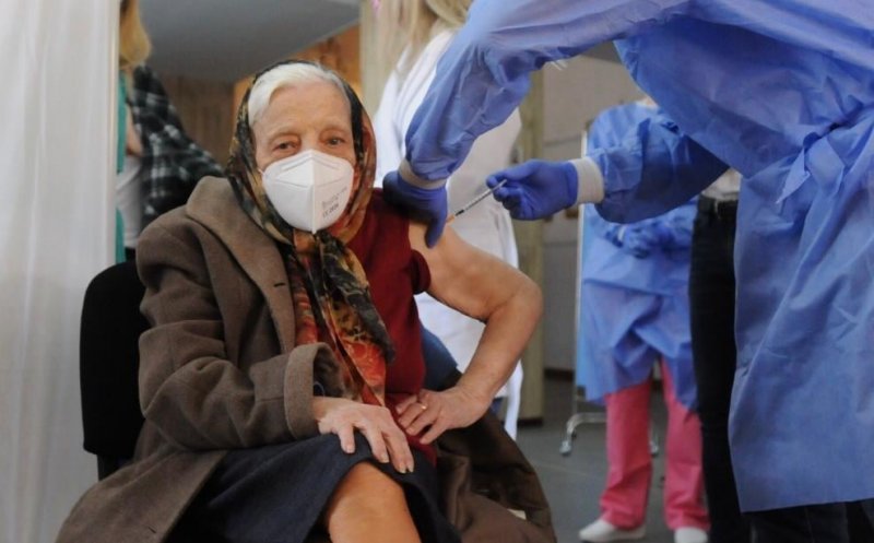 Femeie de 105 ani, după vaccinarea anti-COVID: "Singura soluție e asta!"