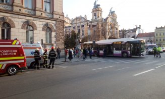 ACCIDENT cu un autobuz CTP care a intrat pe roşu în centrul Clujului. 6 persoane, printre care un minor de 13 ani, au ajuns la spital