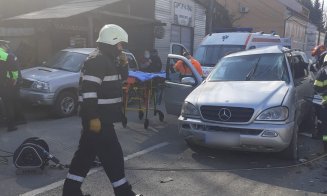 Accident Cluj: Bărbat rămas încarcerat după un impact cu un TIR