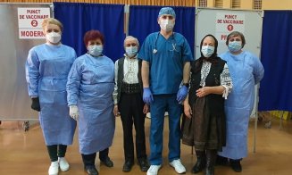 Vaccinarea, motiv pentru doi ardeleni să îmbrace straiele de sărbătoare