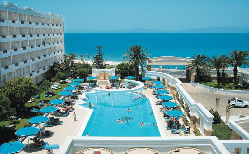Experiment în Rodos: 8 zile într-un resort pentru a testa riscul unei vacanțe în pandemie. Turiştii nu au voie pe plajă
