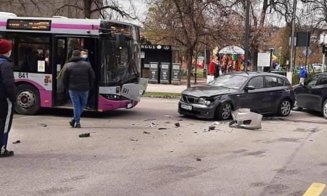 Accident cu două mașini și un autobuz lângă Cluj Arena