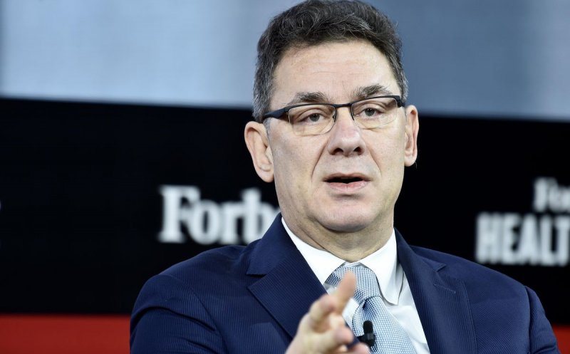 CEO-ul Pfizer: COVID-19 va „deveni ca gripa” cu ajutorul vaccinurilor
