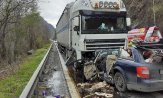 Accident cumplit cu o mașină din Cluj și un TIR pe Valea Oltului. Două persoane au murit