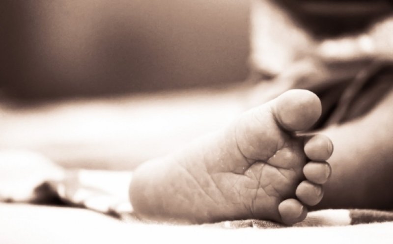 Pruncucidere la Cluj: Bebeluș mort după ce mama l-a născut pe ascuns, acasă şi l-a abandonat în cadă