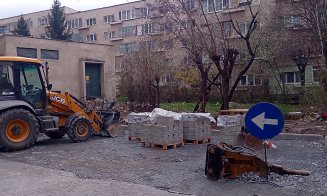 Mănăşturul, împânzit de muncitori care trag tare la borduri şi parcări