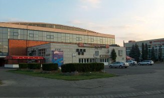Centru de vaccinare drive-thru pe platoul Sălii Sporturilor. Cluj-Napoca are 125.000 de persoane vaccinate
