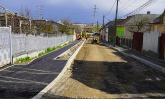 Continuă modernizarea la Turda. A început asfaltarea pe două străzi importante