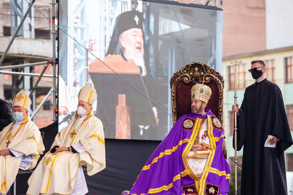 Noul episcop greco-catolic de Cluj-Gherla a fost înscăunat sâmbătă. Discurs superb al lui Boc la ceremonie