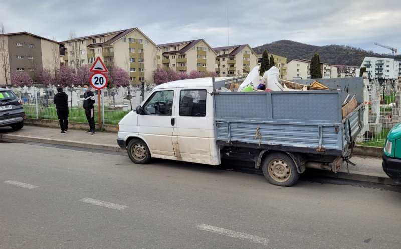 Mașină care transporta ilegal deșeuri, depistată în trafic la Florești