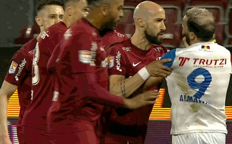 Fotbal cu ”scântei” în partida CFR - Botoșani. Jucătorii mai că s-au luat la bătaie pe teren