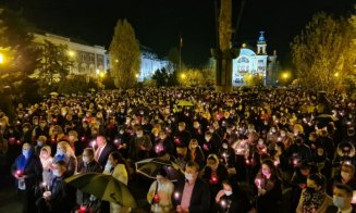 Mii de credincioși au participat la slujba de Înviere şi au luat Lumina Sfântă de la Catedrala Mitropolitană din Cluj-Napoca