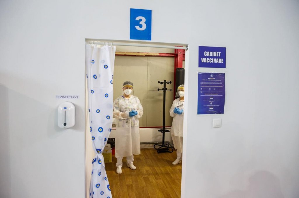 MARATONUL VACCINĂRII de la Cluj ţine trei zile şi trei nopţi. Imunizare fără programare, cu Pfizer, la Sala Polivalentă